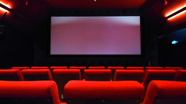 推しの映画もリピできちゃう!映画館の割引がある