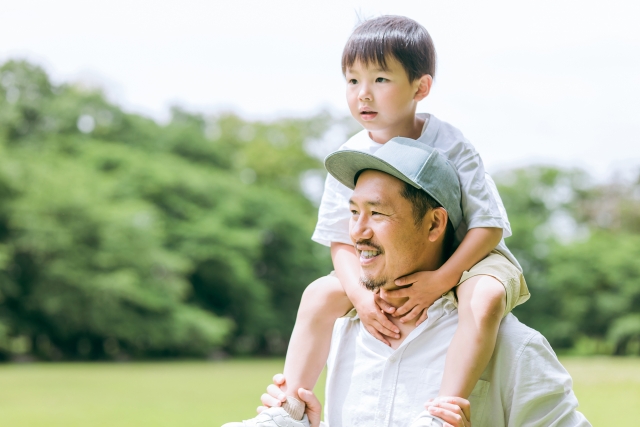 男性や子供と一緒に行く