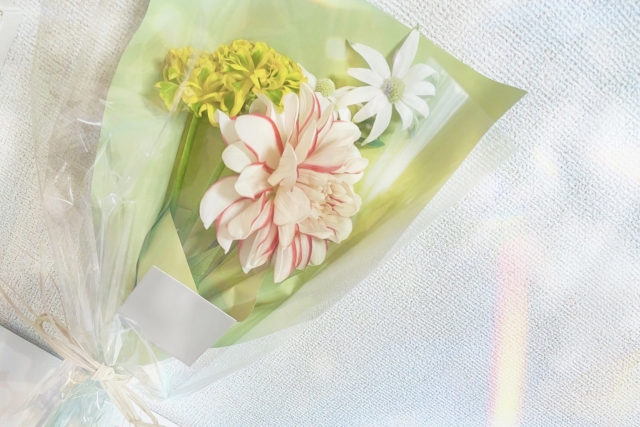 小ぶりな花束