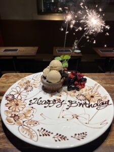 【2026】東京の推しプレート・推しカラーがある推し活カフェ21選♡推しの誕生日・記念日に - oshi☆hapi