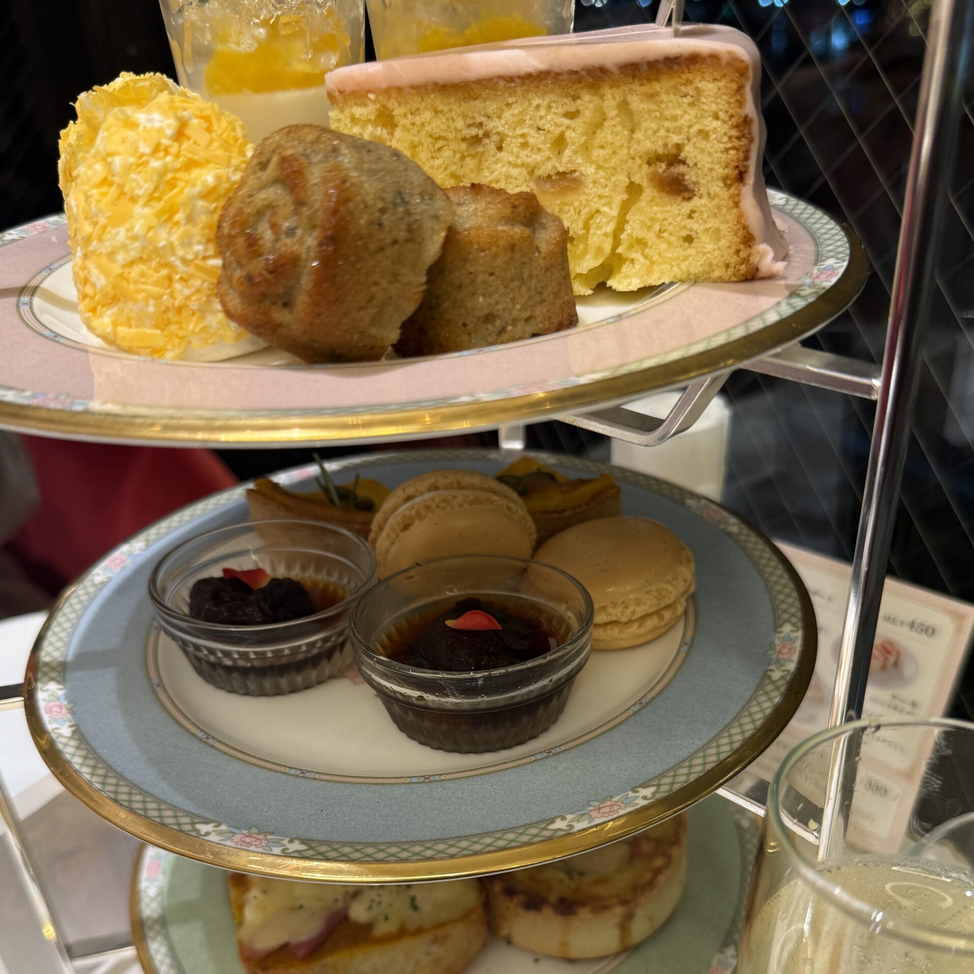 ル サロン ド ニナス 日比谷のアフタヌーンティー2段目、3段目