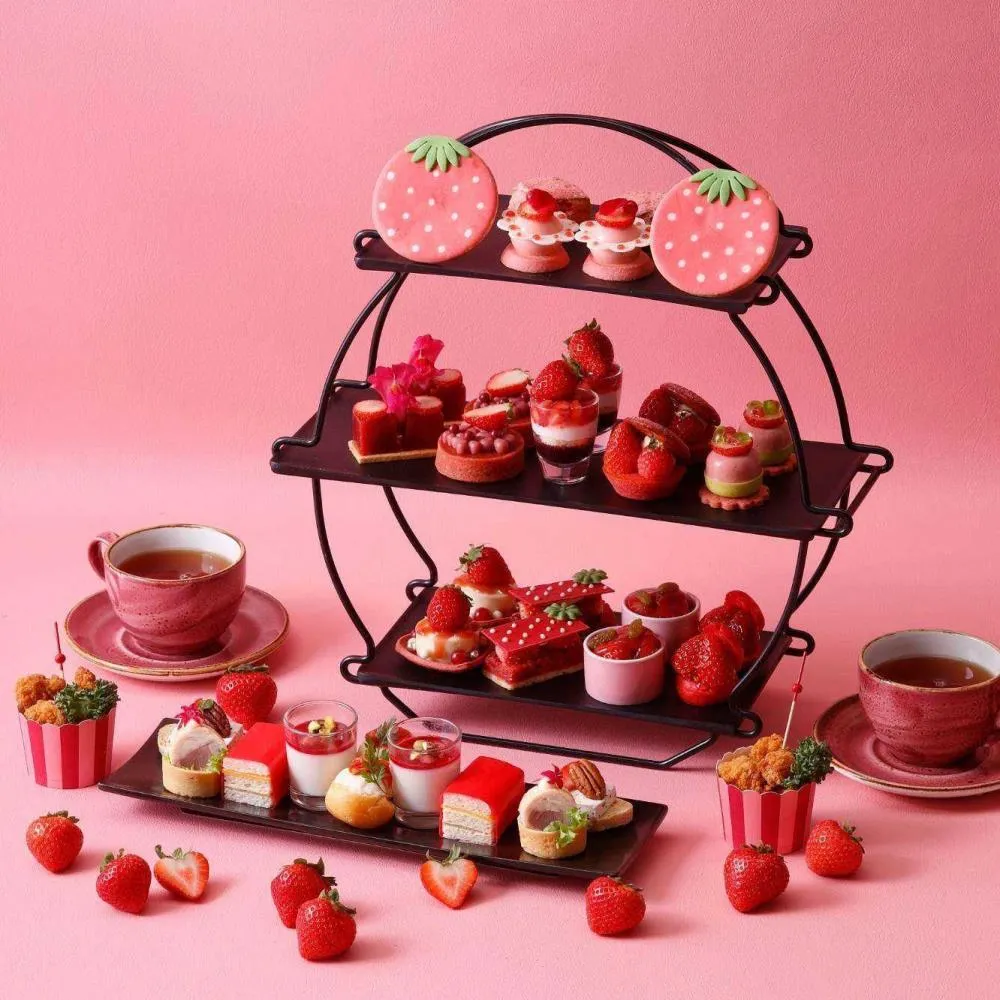 ピンクといちごに囲まれるポップで可愛いアフヌン 8,500円