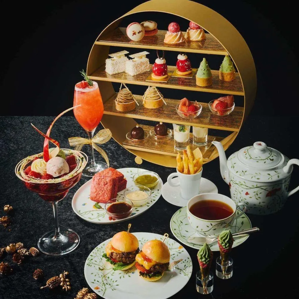 10日間限定!天空で味わういちごの豪華アフラヌーンティー