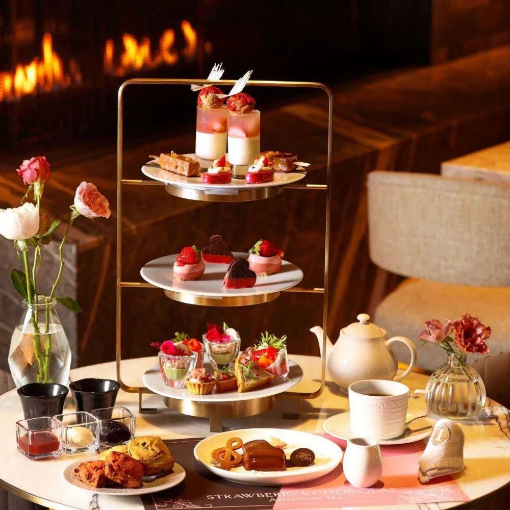 暖炉のあるラウンジで楽しむ苺×ショコラアフヌン 6,000円