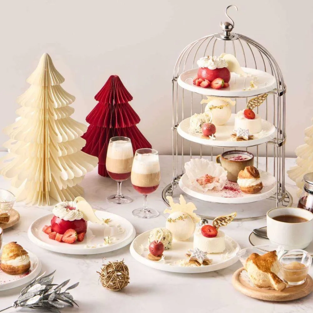 白×赤のコントラストが美しいクリスマスアフタヌーンティー