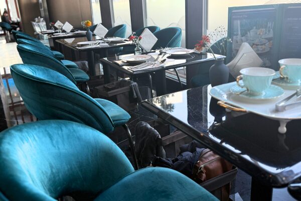 【外観・店内】大人っぽいシックな空間