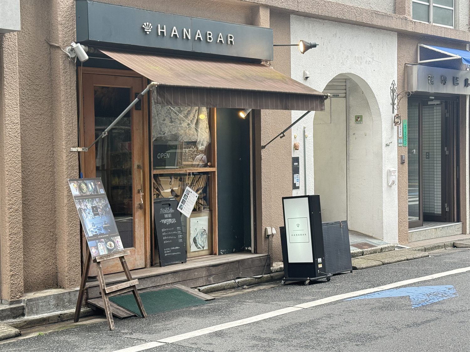 HANABAR(ハナバー)池袋の外観