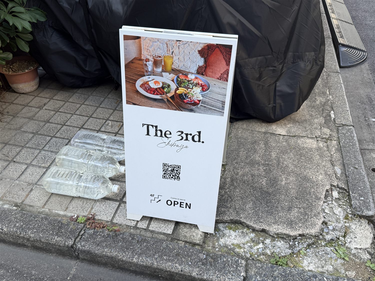 The3rd.Shibuya(ザサード シブヤ)の外看板