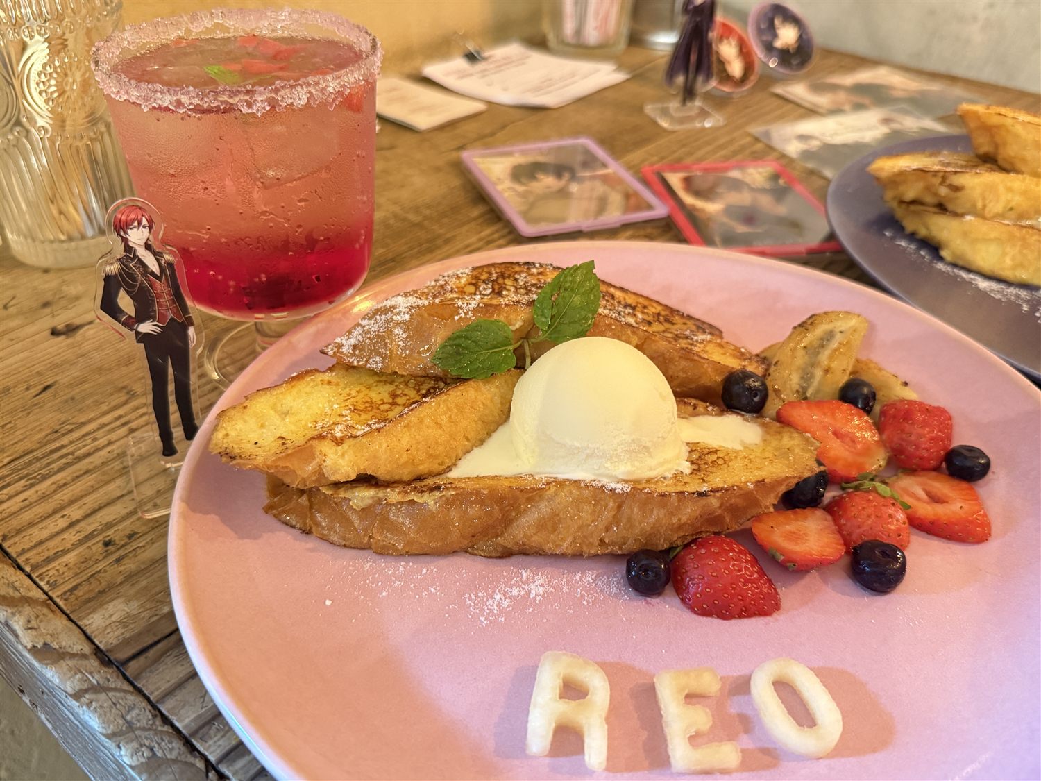 The3rd.Shibuya(ザサード シブヤ)の赤の推しカラードリンクとREOの文字入り推しプレート