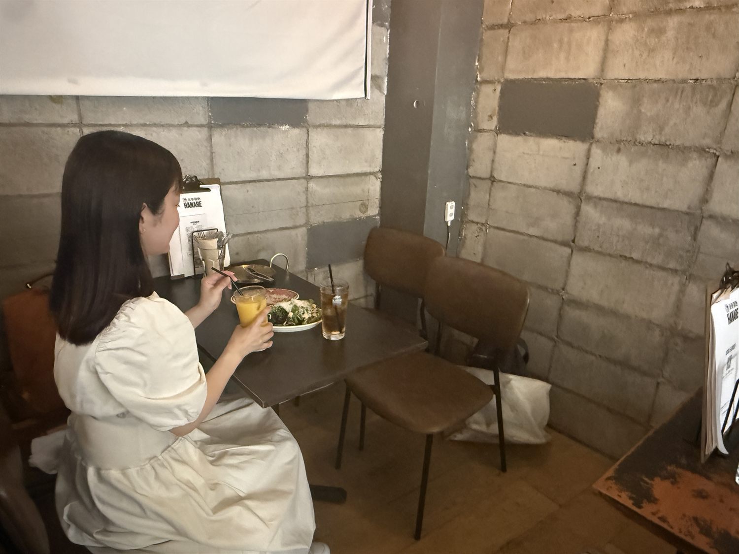 東京基地 離 スペイン坂店の店内